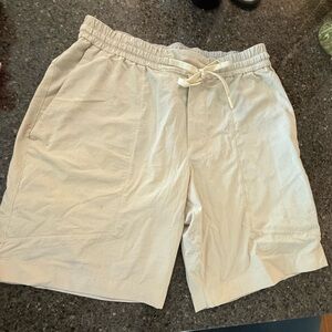 Lululemon Athletica Cream Athletic Shorts with Elastic Waistband